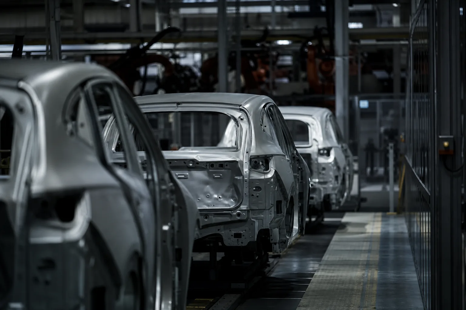 Symbolbild: Die Autoindustrie steht unter Druck durch schwache Nachfrage, Umbau zur Elektromobilität und politische Vorgaben.