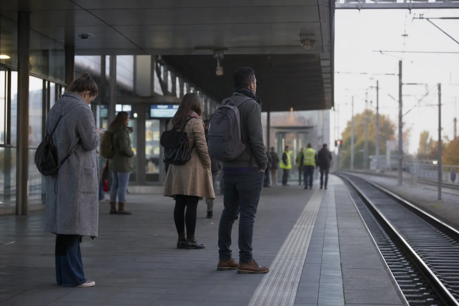 Symbolbild: An Bahnhöfen der Deutschen Bahn gilt nun ein bundesweites Alkoholkonsumverbot.