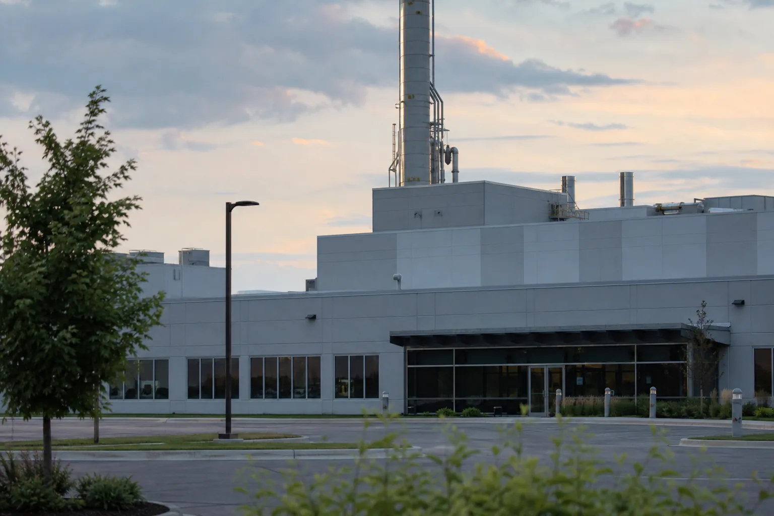 Symbolbild: Ein modernes Pharmawerk steht für den Ausbau industrieller Produktion in den USA.