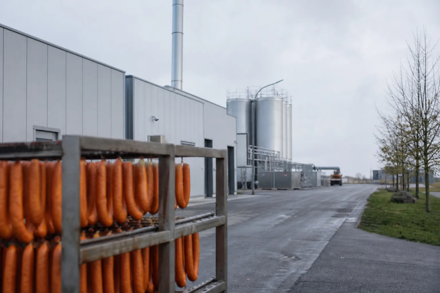 Symbolbild: Eine moderne Lebensmittelproduktion steht für den neuen Schwerpunkt der Wurstherstellung in Zerbst.