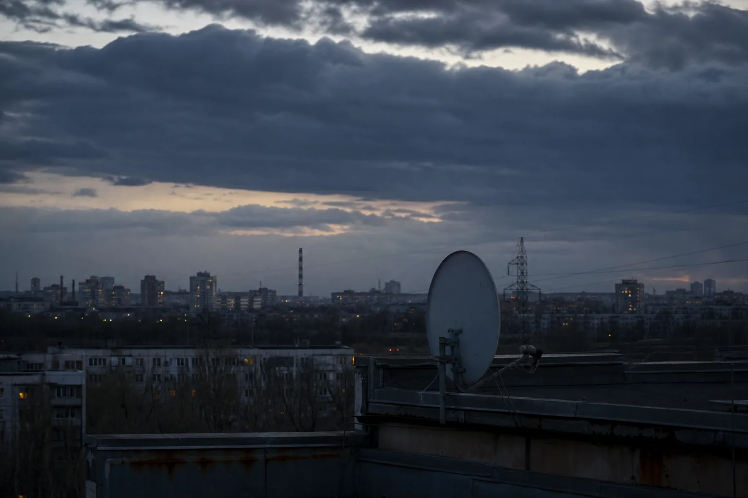 Symbolbild: Satellitenkommunikation und Stromversorgung stehen im Ukrainekrieg besonders im Fokus.