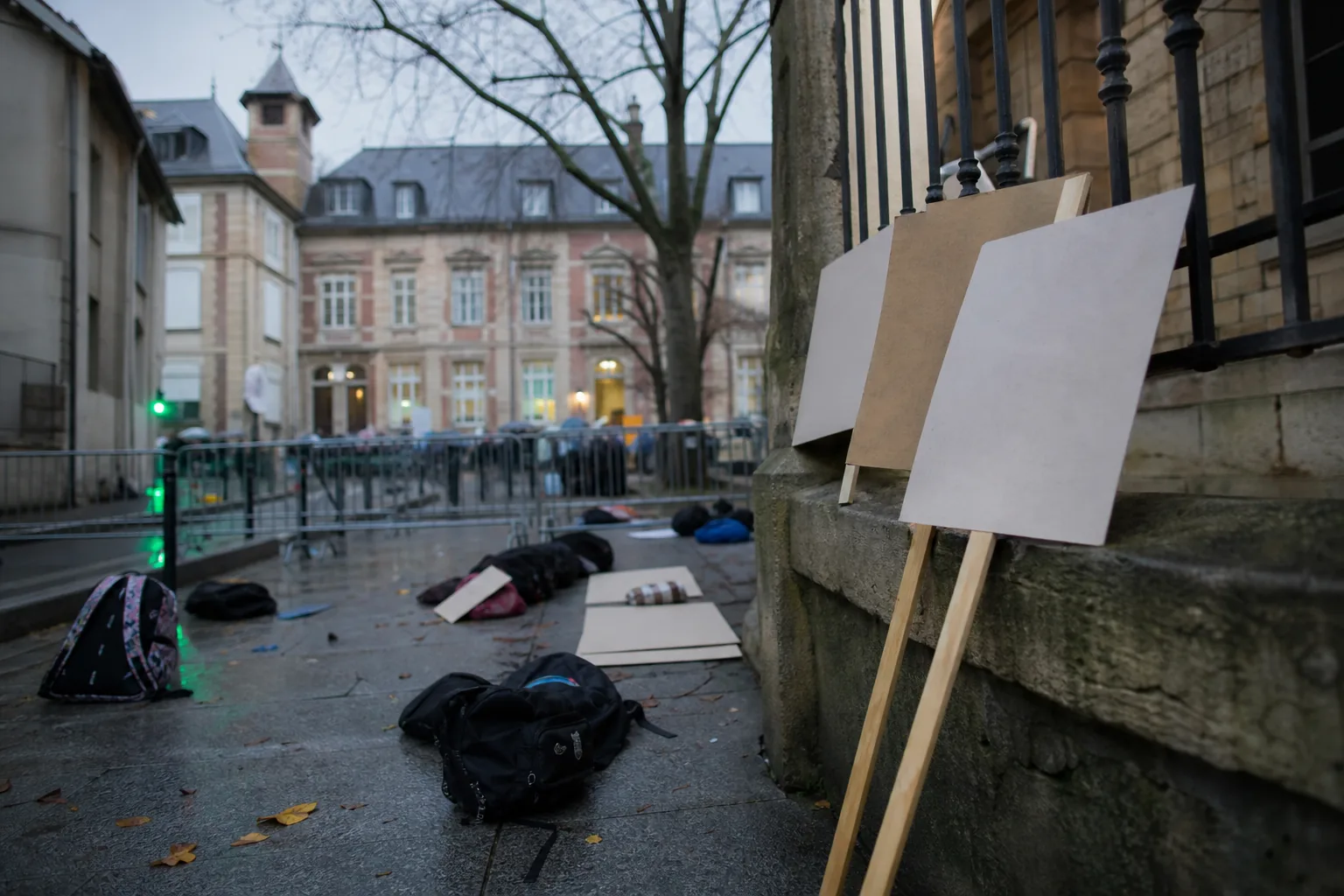 Symbolbild: Schülerproteste in Frankreich setzen die Regierung in Paris unter Druck.