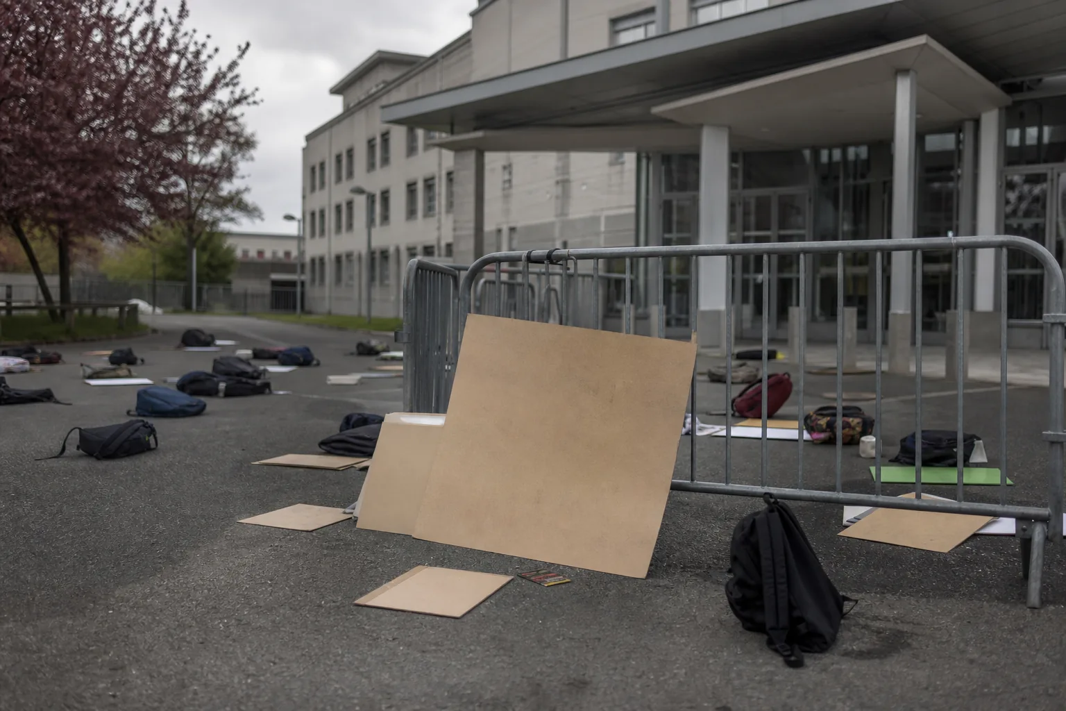 Symbolbild: Schulproteste in Frankreich haben sich zu einem Konflikt um Bildungspolitik und Sicherheit entwickelt.