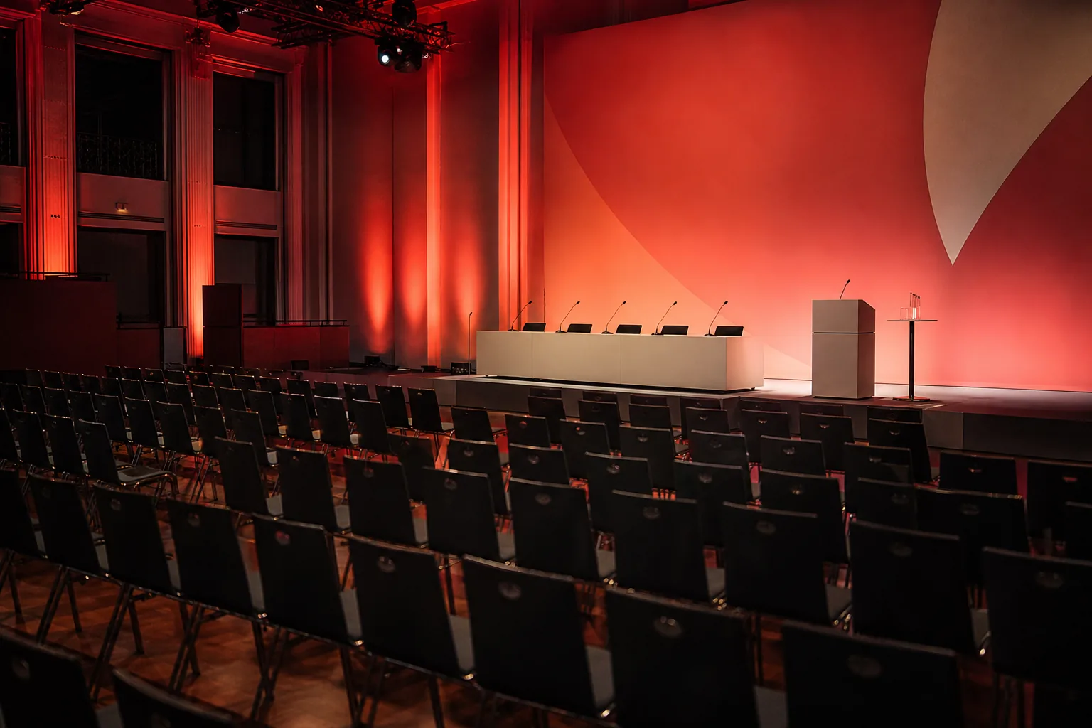 Symbolbild: Die SPD bereitet nach dem Rückzug von Bärbel Bas eine neue Führungswahl auf einem Bundesparteitag vor.